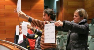 I lavoratori della Bv Tech protestano durante una seduta dell'Assemblea Legislativa